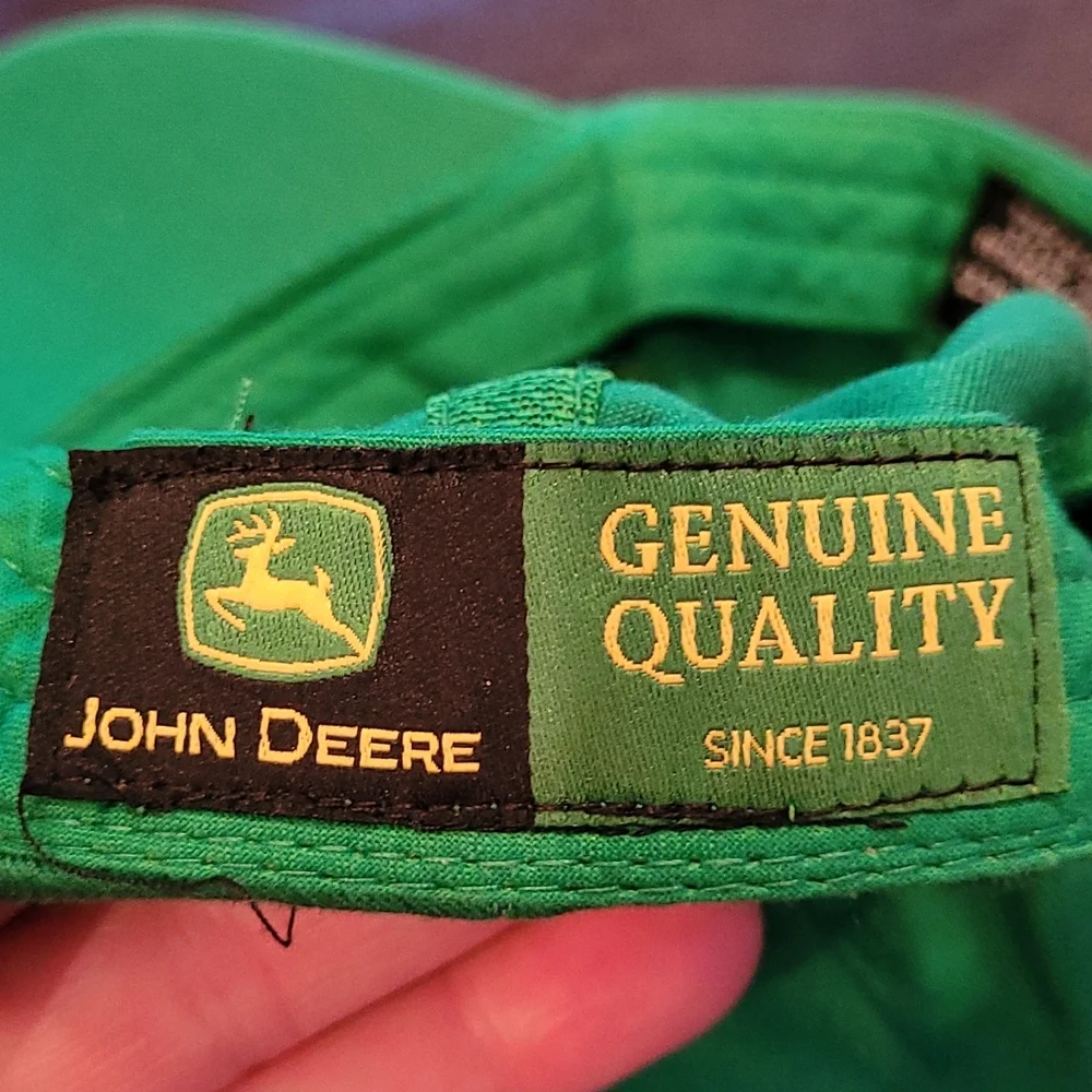 John Deere hat adjustable kid size Excellent condition